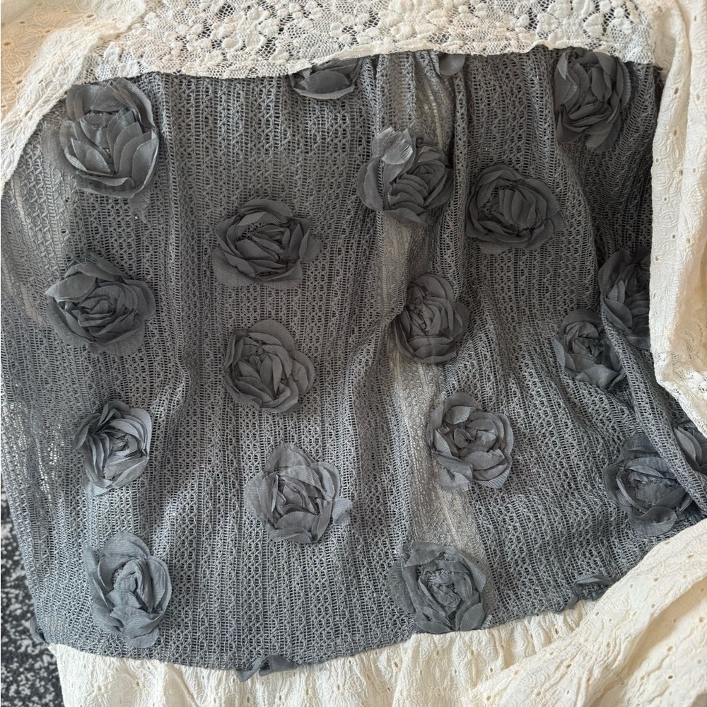 Rare POL White and Dusty Blue Patchwork Shacket Rosettes Pearls & Lace Sleeves - Picture 5 of 6
